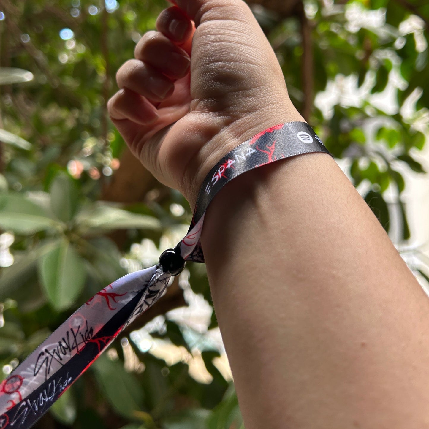 Pulseras hechas por fans de Stray Kids para la gira mundial 2025